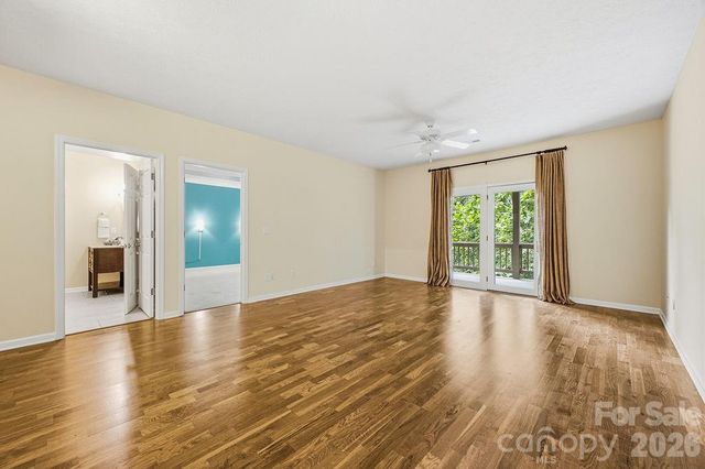 2204 E Cumming Woods Lane, Hendersonville, NC 28739