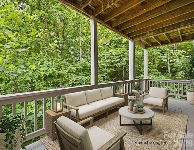 2204 E Cumming Woods Lane, Hendersonville, NC 28739