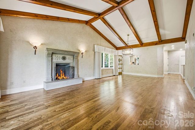 2204 E Cumming Woods Lane, Hendersonville, NC 28739