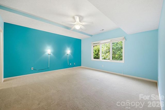 2204 E Cumming Woods Lane, Hendersonville, NC 28739
