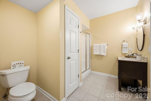 2204 E Cumming Woods Lane, Hendersonville, NC 28739