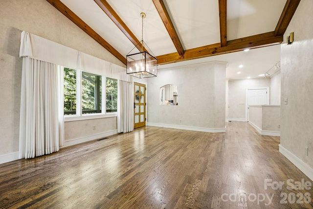 2204 E Cumming Woods Lane, Hendersonville, NC 28739