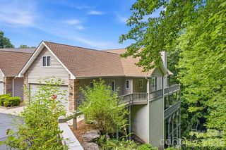 2204 E Cumming Woods Lane, Hendersonville, NC 28739