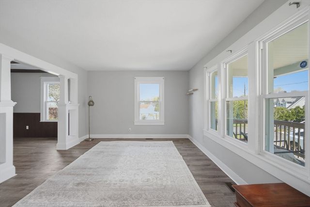 20 Ottawa St, Agawam, MA 01001