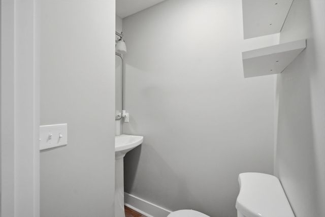 20 Ottawa St, Agawam, MA 01001