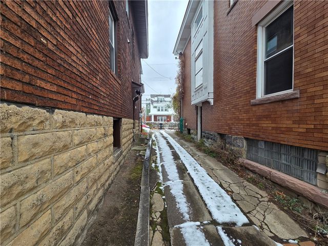 3520 Campus St, Brighton Heights, PA 15212