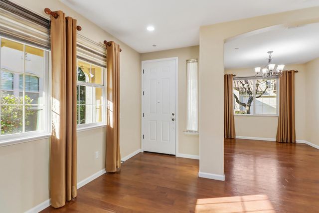 1656 Marseille Ln, Roseville, CA 95747