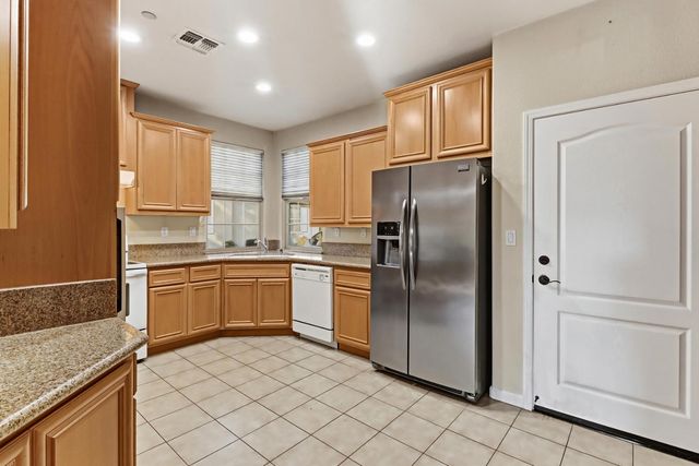 1656 Marseille Ln, Roseville, CA 95747