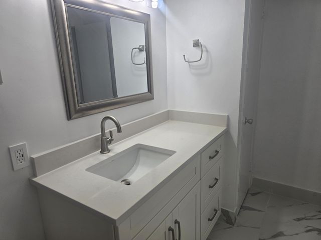 3030 NW 43rd Terrace 102, Lauderdale Lakes, FL 33313