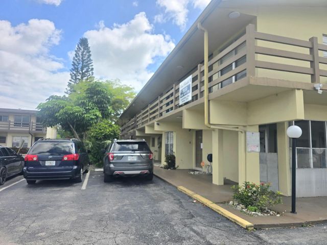 3030 NW 43rd Terrace 102, Lauderdale Lakes, FL 33313