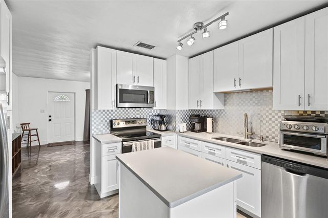 311 62ND STREET W, Bradenton, FL 34209