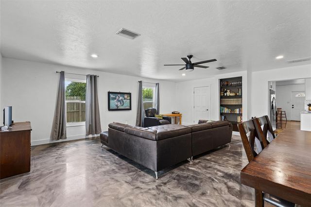 311 62ND STREET W, Bradenton, FL 34209