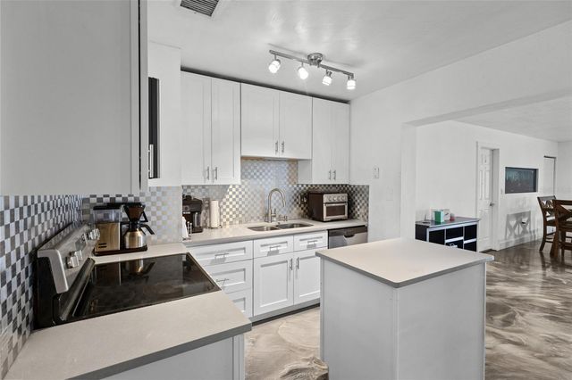 311 62ND STREET W, Bradenton, FL 34209