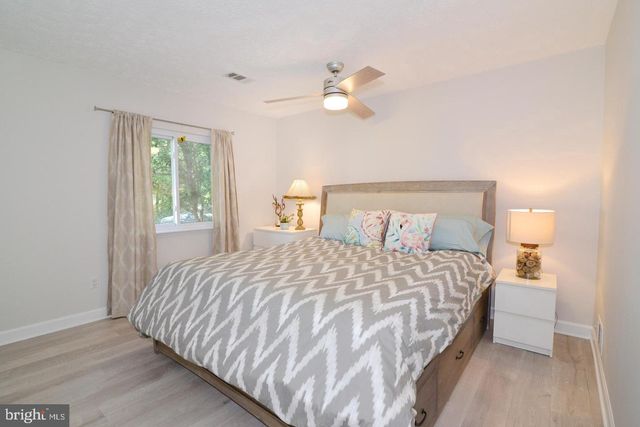 2215 SANIBEL DR, Reston, VA 20191
