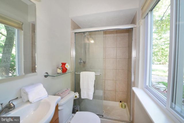 2215 SANIBEL DR, Reston, VA 20191