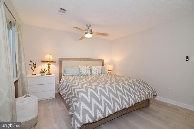 2215 SANIBEL DR, Reston, VA 20191