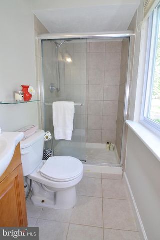 2215 SANIBEL DR, Reston, VA 20191