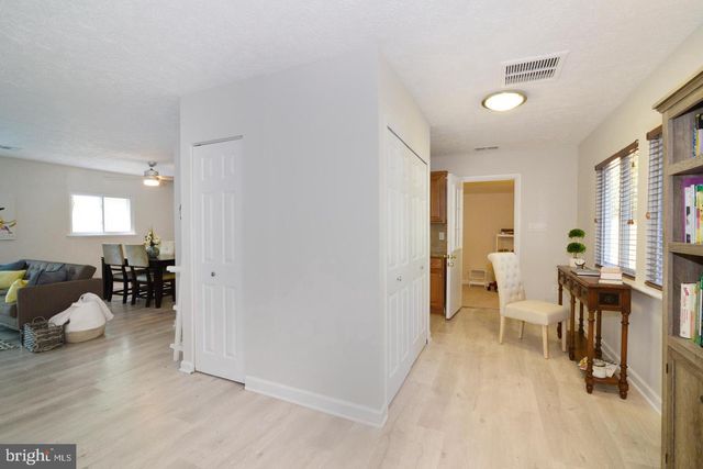 2215 SANIBEL DR, Reston, VA 20191