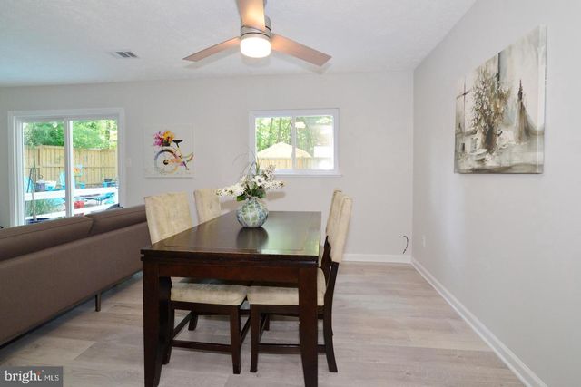 2215 SANIBEL DR, Reston, VA 20191