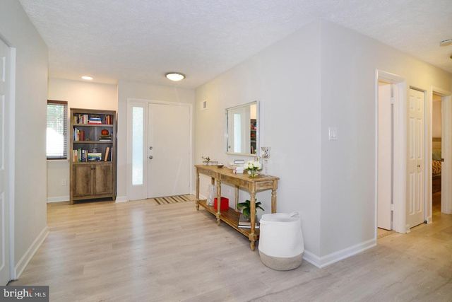 2215 SANIBEL DR, Reston, VA 20191