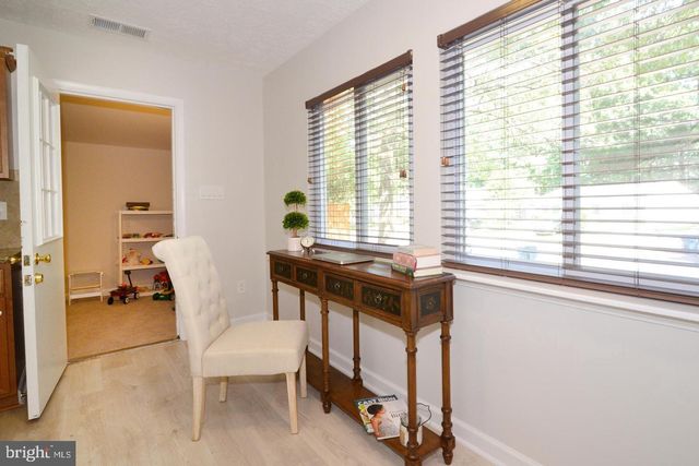 2215 SANIBEL DR, Reston, VA 20191