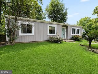 2215 SANIBEL DR, Reston, VA 20191