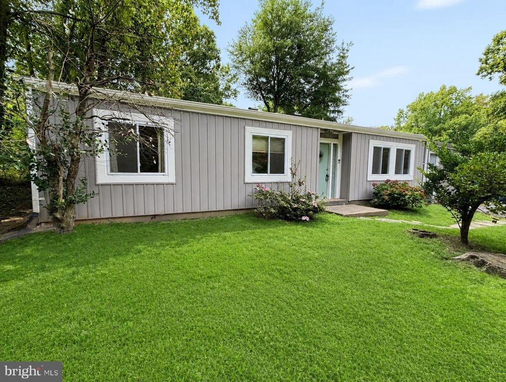 2215 SANIBEL DR, Reston, VA 20191