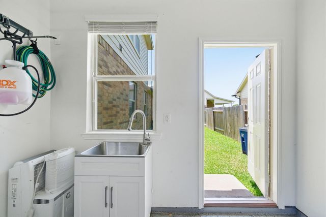 224 Harbor Bend Lane, League City, TX 77539