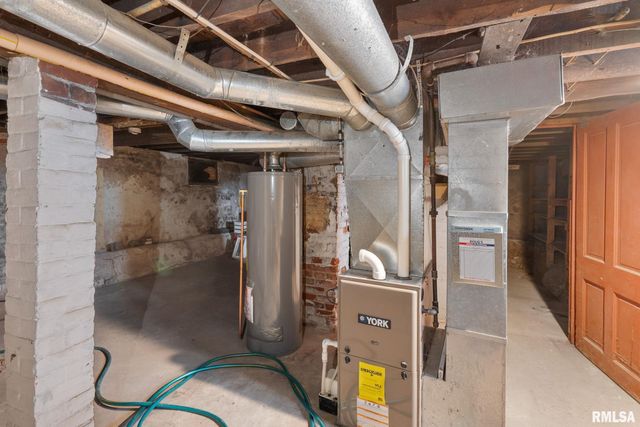 1322 15TH Street A, Moline, IL 61265