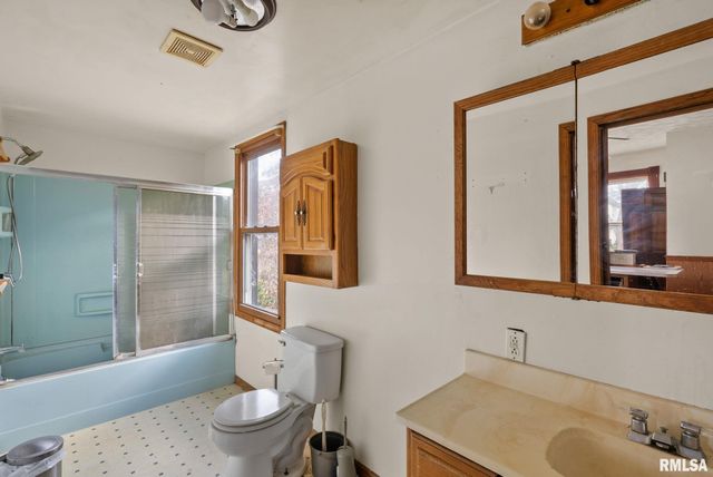 1322 15TH Street A, Moline, IL 61265