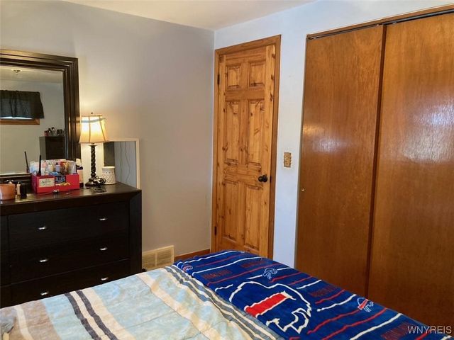 6 Krakow Street, Lackawanna, NY 14218