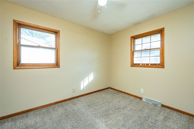 3216 E 41st Court, Des Moines, IA 50317