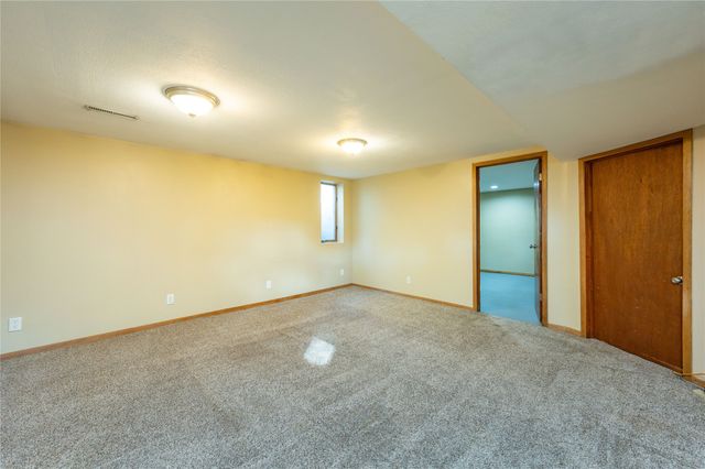 3216 E 41st Court, Des Moines, IA 50317