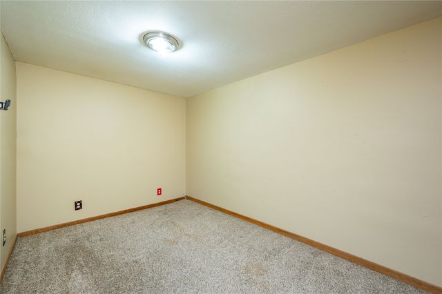 3216 E 41st Court, Des Moines, IA 50317