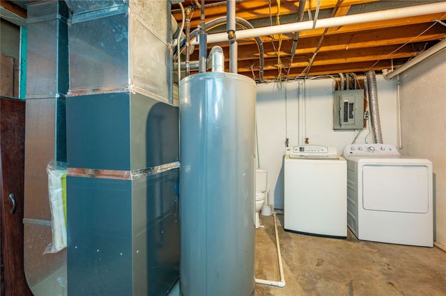 3216 E 41st Court, Des Moines, IA 50317