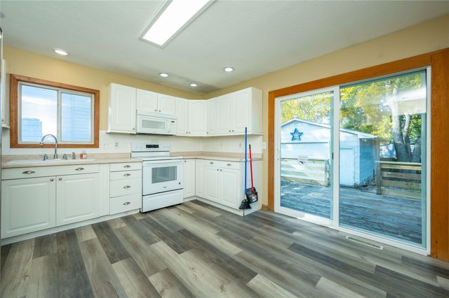 3216 E 41st Court, Des Moines, IA 50317