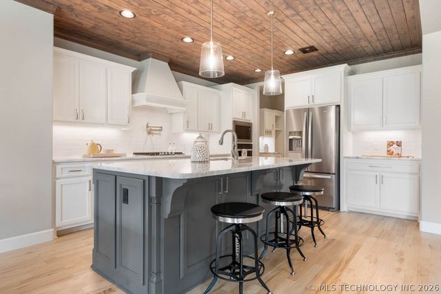 9056 E 62nd Place S, Tulsa, OK 74133