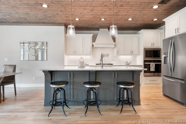 9056 E 62nd Place S, Tulsa, OK 74133