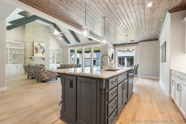 9056 E 62nd Place S, Tulsa, OK 74133