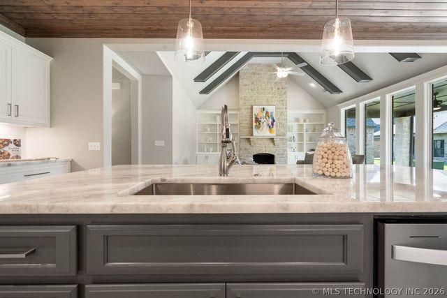 9056 E 62nd Place S, Tulsa, OK 74133