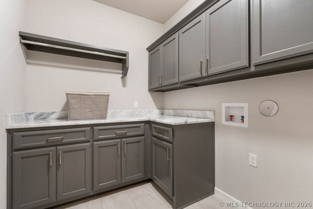 9056 E 62nd Place S, Tulsa, OK 74133