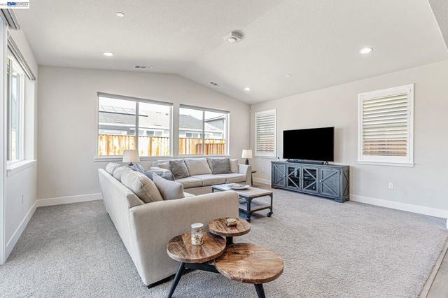 5645 Sierra Trail Way, Antioch, CA 94531