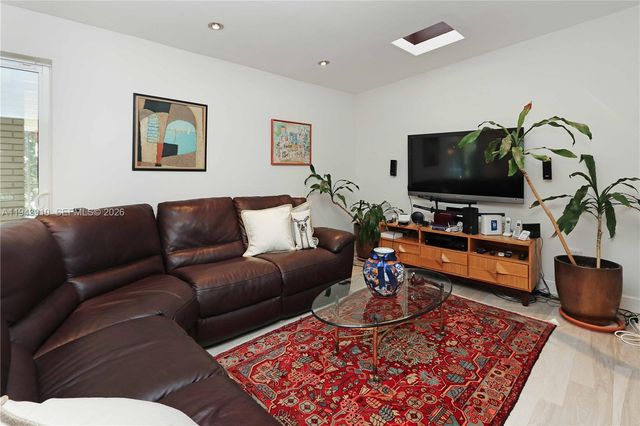 6221 SW 65th Ave, South Miami, FL 33143