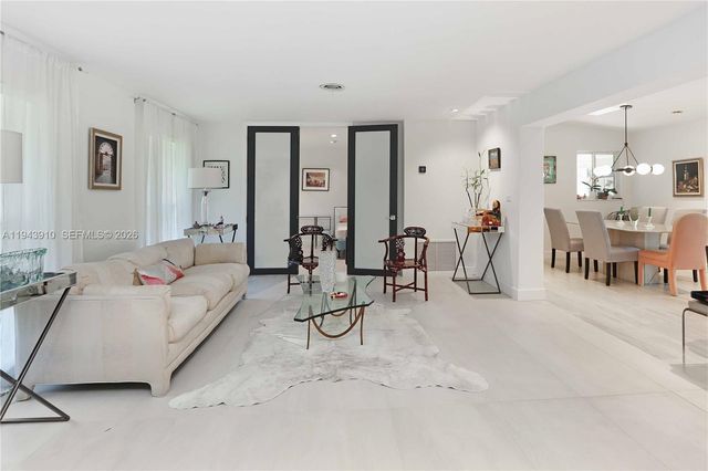 6221 SW 65th Ave, South Miami, FL 33143