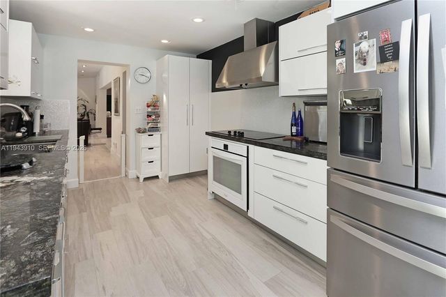 6221 SW 65th Ave, South Miami, FL 33143