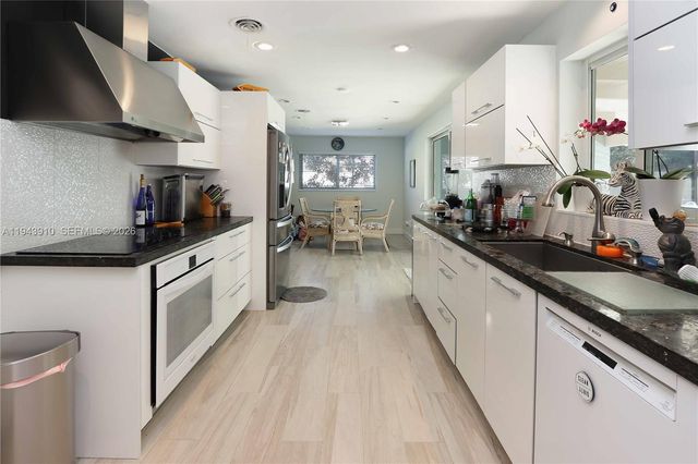 6221 SW 65th Ave, South Miami, FL 33143