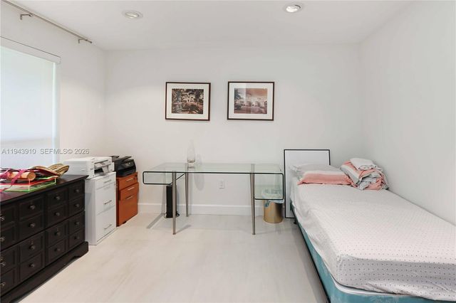 6221 SW 65th Ave, South Miami, FL 33143