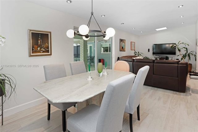 6221 SW 65th Ave, South Miami, FL 33143