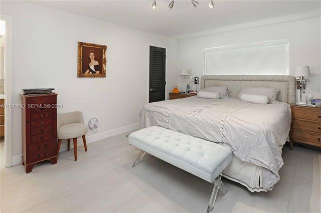 6221 SW 65th Ave, South Miami, FL 33143