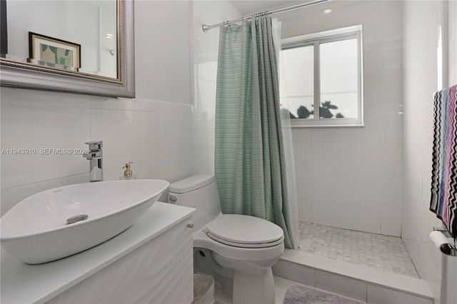 6221 SW 65th Ave, South Miami, FL 33143